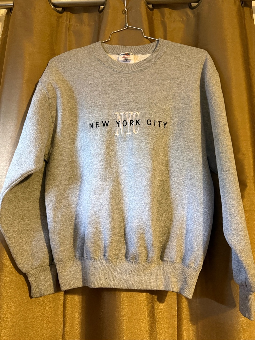 Vintage 90’s NYC embroidered crewneck Sweatshirt Grey